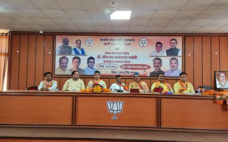 भाजपा जिला प्रभारी राकेश नैनवाल ने भाजपा स्थापना दिवस से लेकर अम्बेडकर जयंती तक होने वाले कार्यक्रम को लेकर पार्टी कार्यलय पर कार्यकर्त्ताओ संग की योजना बैठक*