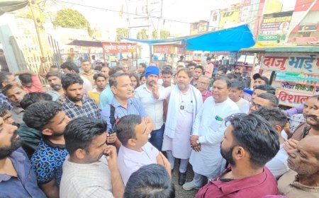 मेयर से वार्ता के बाद दलित समाज का धरना समाप्त