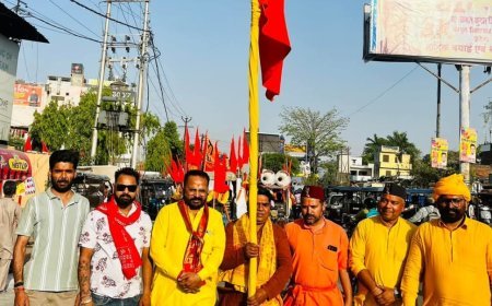 रुद्रपुर ।  मर्यादा पुरुषोत्तम श्री राम के जन्मोत्सव पर विश्व हिंदू परिषद द्वारा गत दिवस नगर में भव्य शोभा यात्र  निकाली गई।