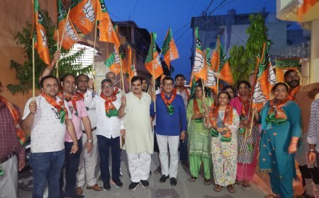 विधायक शिव अरोरा ने गांव चलो बस्ती चलो अभियान के निमित्त बूथ न. 128 पर किया प्रवास! चौपाल लगाकर लोगों की सुनी समस्या व मंदिर मे चलाया स्वछता अभियान*