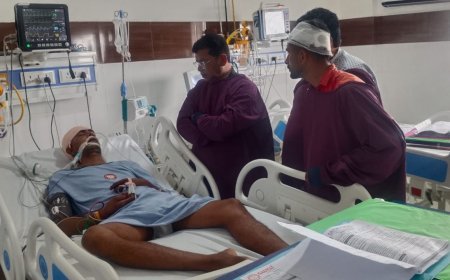 भाजपा अनुसूचित मोर्चे के मंडल अध्यक्ष पर अराजक तत्वों द्वारा हुऐ हमले के बाद विधायक शिव अरोरा ने गौतम हॉस्पिटल पहुंचकर हाल चाल जाना!*