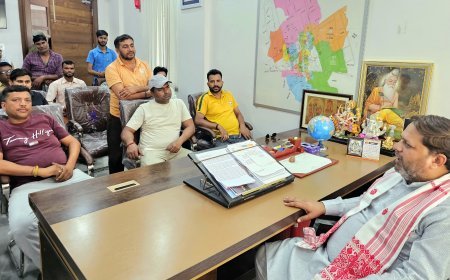 महापौर से की खाली पड़ी भूमि पर पार्क बनाने की मांग सुभाष कालोनी के लोगों ने सौंपा ज्ञापन