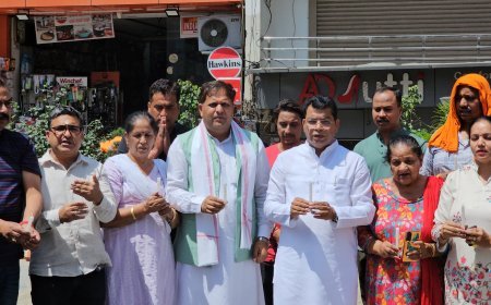 आतंकी हमले में मारे गये लोगों को दी श्रद्धांजलि