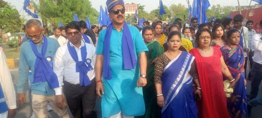 भारत रत्न बाबा साहेब डा भीम राव अंबेडकर की जयंती भीम आर्मी की ओर से ट्रांजिट फुटबाल मैदान में धूमधाम से मनाई गयी