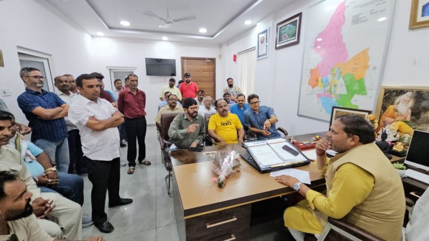 सत्ता गल्ला विक्रेताओं ने महापौर को बताई समस्याएं