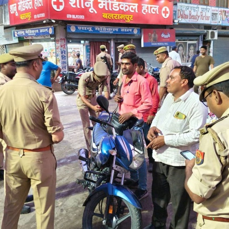 बलरामपुर में यातायात नियमों का उल्लंघन पड़ा महंगा:69 वाहनों का चालान, 59,800 रुपये जुर्माना वसूला; बिना हेलमेट और तीन सवारी पर कार्रवाई