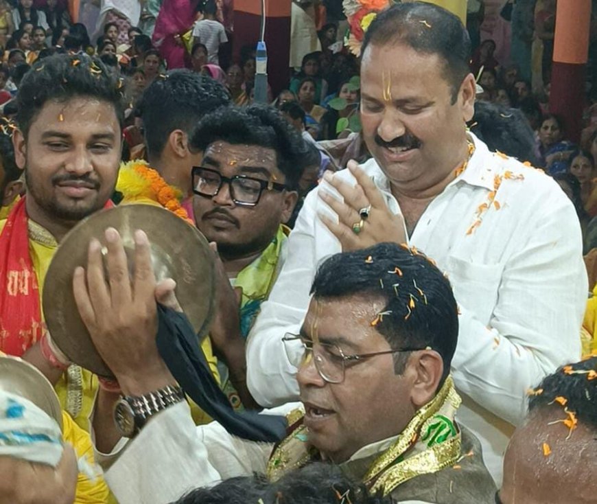 विधायक शिव अरोरा ट्रांजिस्ट कैम्प गोविन्द मंदिर  मे चल रहे सकीर्तन मे हुऐ शामिल