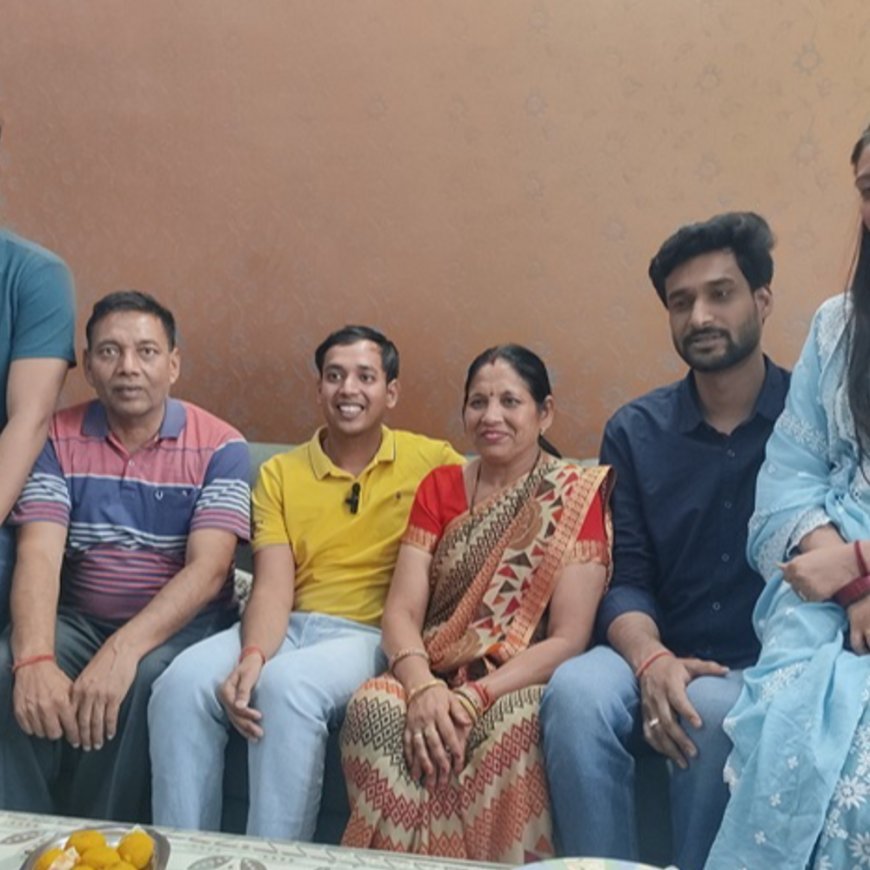झज्जर के आदित्य ने यूपीएससी में 9वीं रैंक, मनाया जश्न:पटाखें बजा ढोल पर थिरके, स्कूल में था टेबल टेनिस और बैडमिंटन का शौक
