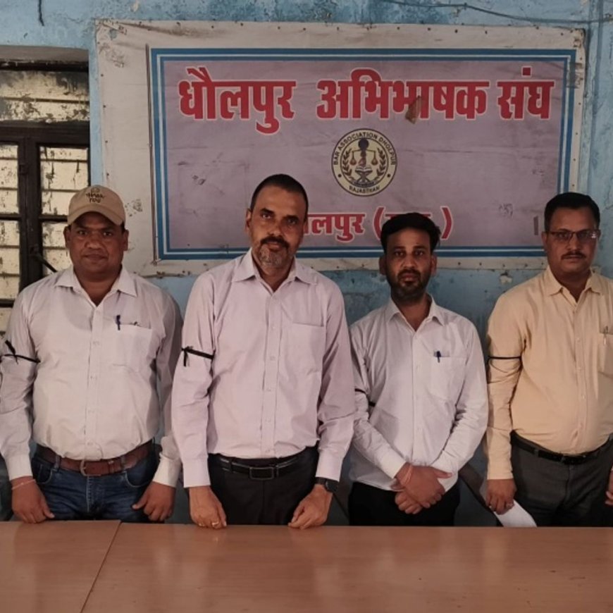 पहलगांव आतंकी हमले का विरोध:धौलपुर के वकीलों ने काली पट्टी बांधकर किया काम, दो मिनट का मौन रखा