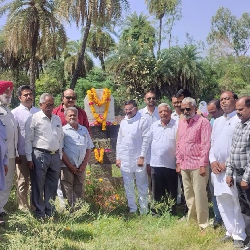 महाराज राणा इंद्रजीत सिंह को श्रद्धांजलि:पृथ्वी विलास पैलेस में 21वीं पुण्यतिथि पर कार्यक्रम, समाधि पर पुष्पांजलि अर्पित