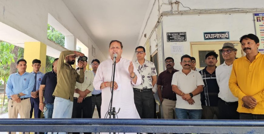 महापौर ने जनता इंटर कालेज में टॉपर्स को किया सम्मानित