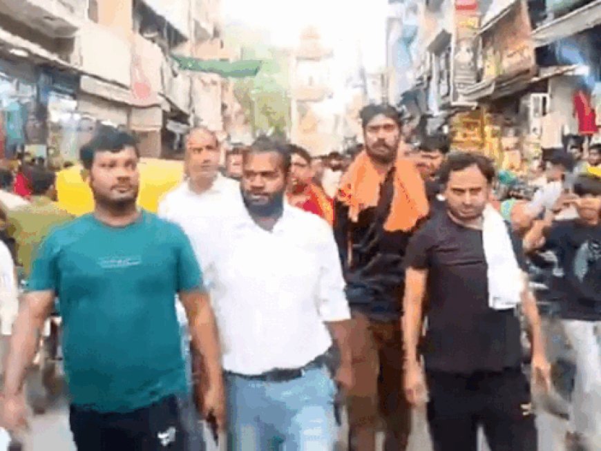 बल्लभगढ़ में पहलगाम हमले का विरोध:हिंदू संगठनों ने निकाला मार्च, पाकिस्तान के झंडे रास्ते पर लगाकर कुचले