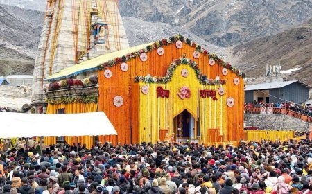 गंगोत्री और यमुनोत्री धाम के बाद आज केदारनाथ धाम के कपाट पूरे विधि विधान और मंत्रोच्चार के साथ खोल दिए गए