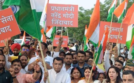 विधायक शिव अरोरा के नेतृत्व मे रुद्रपुर मुख्य बाजार मे सेना के सम्मान मे निकली शौर्य यात्रा, विधायक बोले प्रधानमंत्री नरेंद्र मोदी ने पाकिस्तान मे एयर स्टाइक कर आतंक को दिया मुँहतोड़ जवाब*