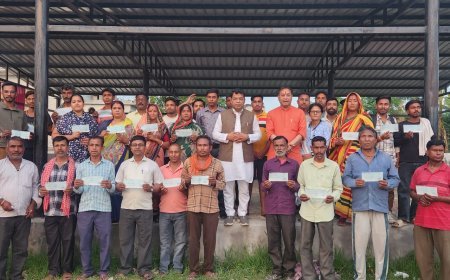 विधायक शिव अरोरा ने पिपलिया क्षेत्र मे मुख्यमंत्री राहत कोष से जरूरतमंदो को सौपे आर्थिक सहायता चैक*