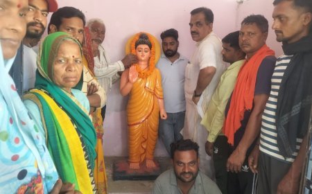 बुद्ध पूर्णिमा के अवसर पर ठुकराल परिवार के द्वारा बागवाला झील कॉलोनी में स्थापित महात्मा गौतम बुद्ध जी की मूर्ति पर दर्जनों नागरिकों, ग्रामीणों ने पूर्व विधायक राजकुमार ठुकराल के नेतृत्व में माल्यार्पण किया