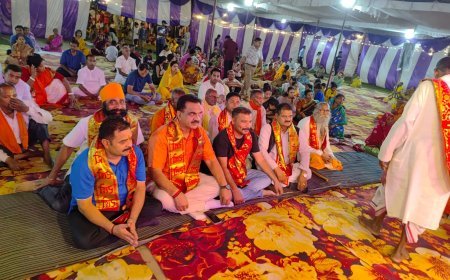 अखण्ड महानाम संकीर्तन में श्रद्धालु हुए मंत्रमुग्ध*