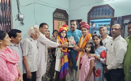 पूर्व विधायक राजकुमार ठुकराल जी व महापौर विकास शर्मा ने टॉपर रूद्रप्रताप और कृतिका को किया सम्मानित