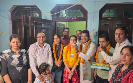 *विधायक शिव अरोरा ने सीबीएसई 12वी मे ऑल इंडिया मे 99.4% के साथ दूसरा स्थान प्राप्त करने वाली व उत्तराखंड टॉपर कृतिका मदान और 10वी मे 99.8% के साथ उत्तराखंड टॉप करने वाले रूद्र प्रताप को उनके आवास जाकर दी शुभकामनायें*