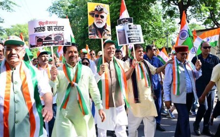 मुख्यमंत्री धामी के नेतृत्व में आज शौर्य स्थल चीड़बाग से गांधी पार्क तक भव्य “तिरंगा शौर्य सम्मान यात्रा” का आयोजन किया गया