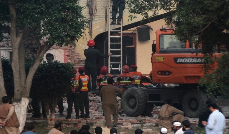 Lahore Defense System Hit: भारत ने पाकिस्तान को दिया एक और तगड़ा झटका, जवाबी कार्रवाई में तबाह हुआ लाहौर का एयर डिफेंस सिस्टम
