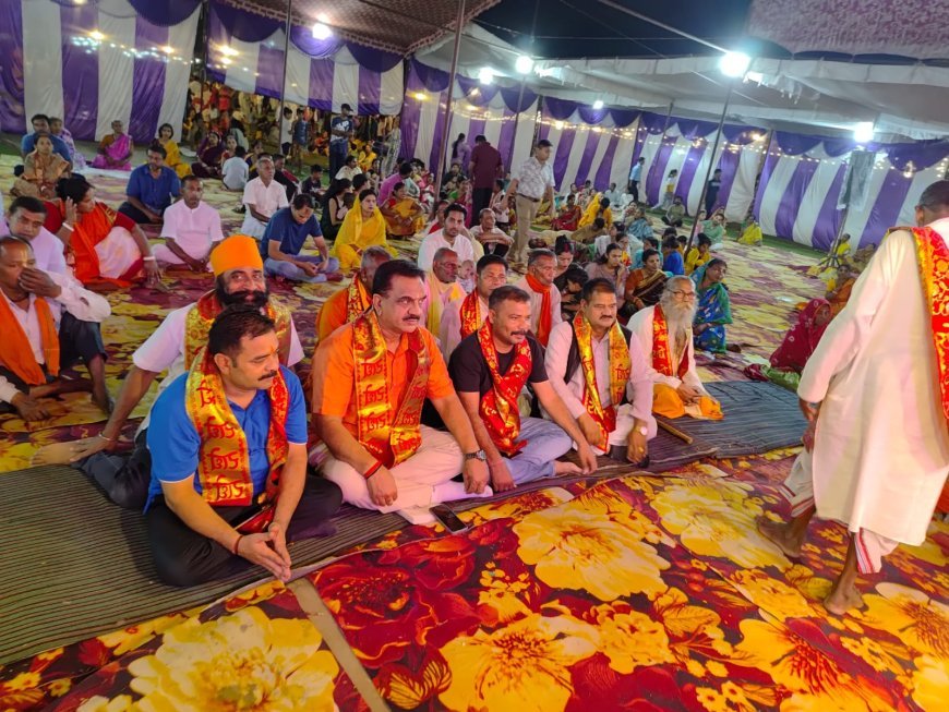 अखण्ड महानाम संकीर्तन में श्रद्धालु हुए मंत्रमुग्ध*