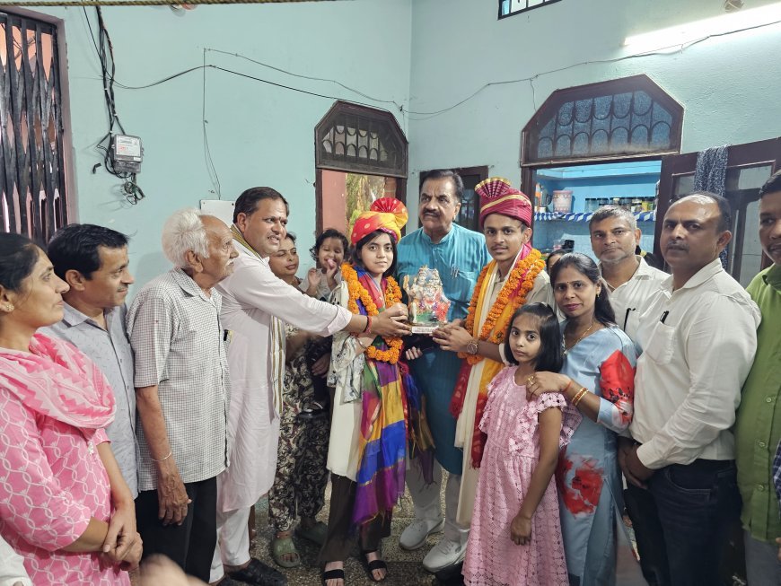 पूर्व विधायक राजकुमार ठुकराल जी व महापौर विकास शर्मा ने टॉपर रूद्रप्रताप और कृतिका को किया सम्मानित