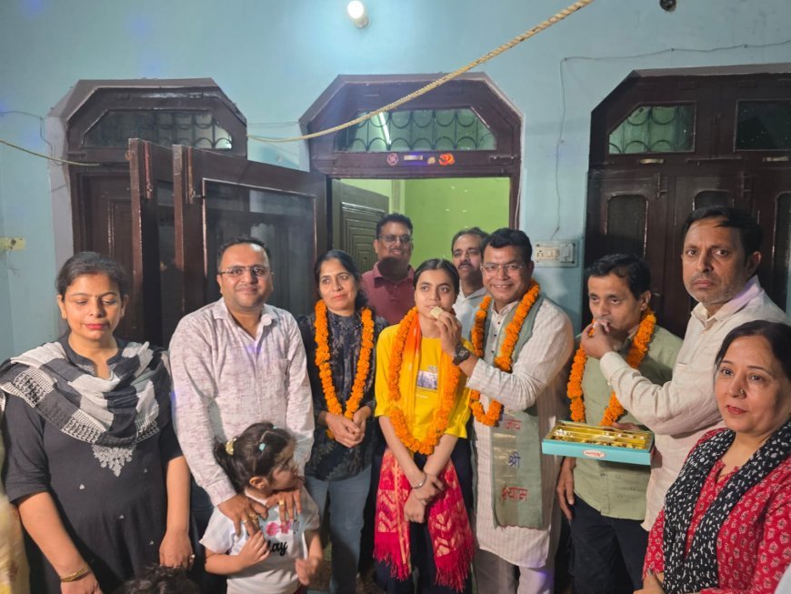 *विधायक शिव अरोरा ने सीबीएसई 12वी मे ऑल इंडिया मे 99.4% के साथ दूसरा स्थान प्राप्त करने वाली व उत्तराखंड टॉपर कृतिका मदान और 10वी मे 99.8% के साथ उत्तराखंड टॉप करने वाले रूद्र प्रताप को उनके आवास जाकर दी शुभकामनायें*