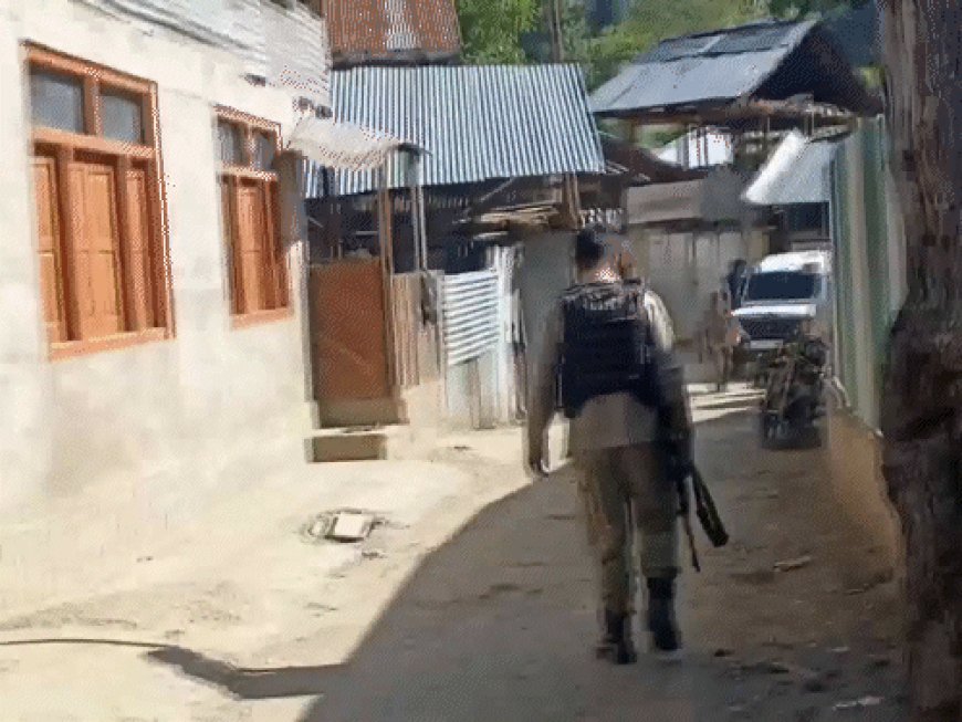 उत्तरी कश्मीर में कई जगह पुलिस के छापे:सांबा में भी सेना का सर्च ऑपरेशन जारी; पाकिस्तानी PM ने माना-नूर खान एयरबेस पर हमला हुआ