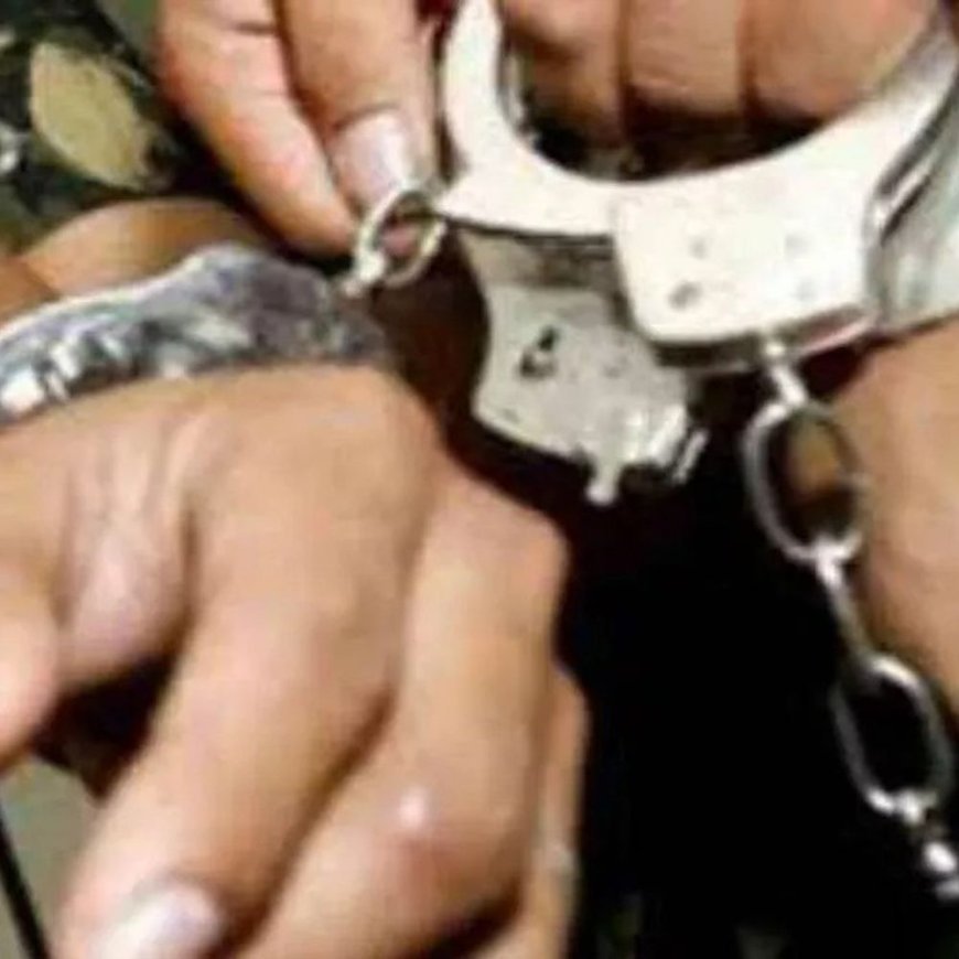 रेवाड़ी में अवैध शराब बेचने वाले दो पकड़े:शहर में पुलिस ने बढ़ाई गश्त और नाकाबंदी, 24 बोतल शराब जब्त
