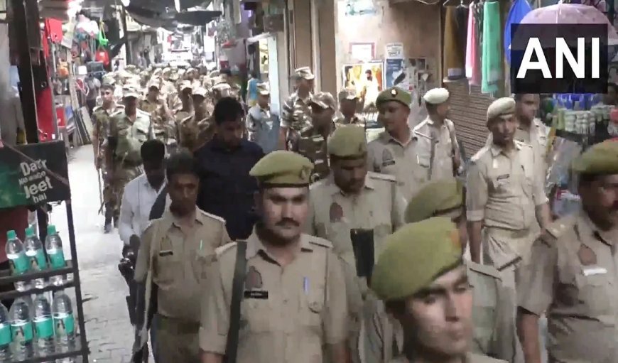 Uttar Pradesh: संभल में पुलिस ने निकाला फ्लैग मार्च, इलाहाबाद हाईकोर्ट के फैसले के बाद बढ़ी सुरक्षा