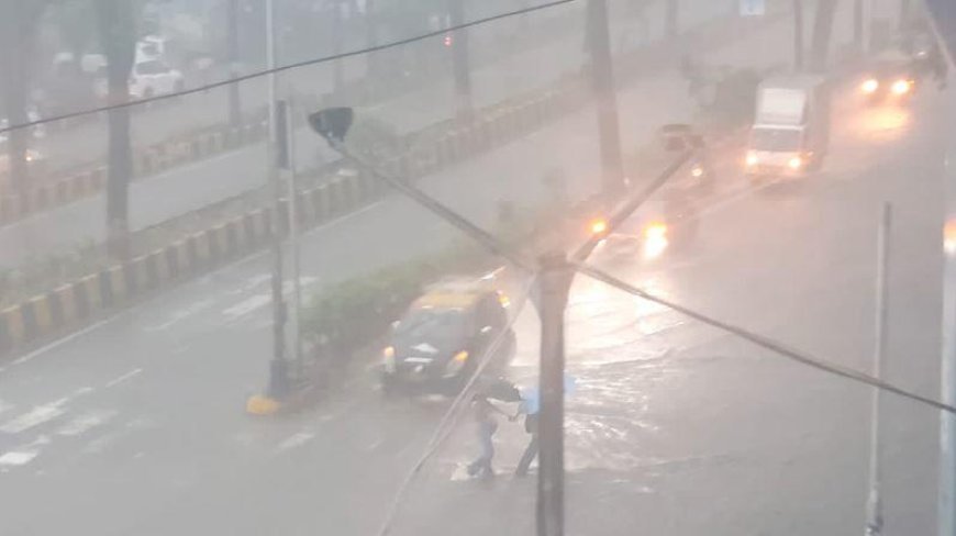 Rain in Mumbai: भूमिगत मेट्रो स्टेशन जलमग्न, MMRC ने वर्ली मेट्रो सेवा स्थगित की