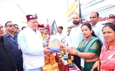 पुरोला,  मुख्यमंत्री पुष्कर सिंह धामी ने मातृशक्ति द्वारा लगाए गए विभिन्न स्टॉलों का अवलोकन किया