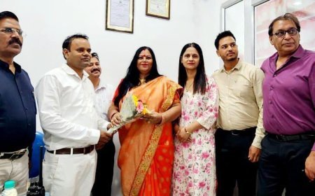 उत्तरांचल डेंटल क्लीनिक का डॉ रेनूशरण द्वारा फीता काटकर  किया गया शुभारंभ