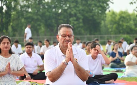 करें योग, रहें निरोग।”