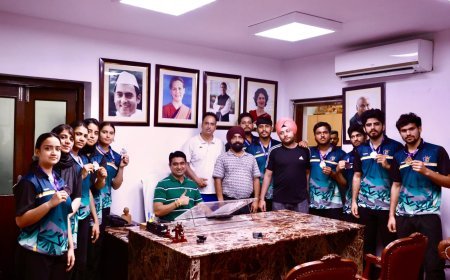 भारतीय युवा कांग्रेस के राष्ट्रीय अध्यक्ष श्री उदय भानु चिब ने आज जम्मू कश्मीर डेफ स्पोर्ट्स एसोसिएशन की टीम से मुलाकात की युवा कांग्रेस के मुख्यालय में।