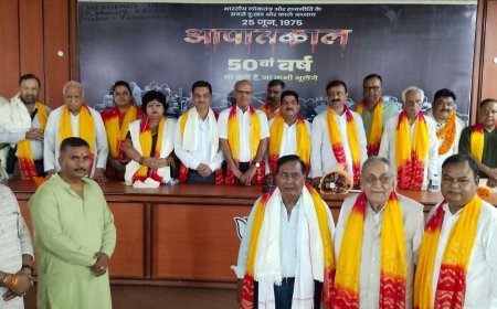 भारतीय लोकतंत्र के काले अध्याय माने जाने वाले आपातकाल की 50वीं वर्षगांठ पर भारतीय जनता पार्टी उद्यम सिंह नगर की ओर बगवाड़ा स्थित जिला कार्यालय पर लोकतंत्र सेनानी सम्मान समारोह आयोजित किया गया।