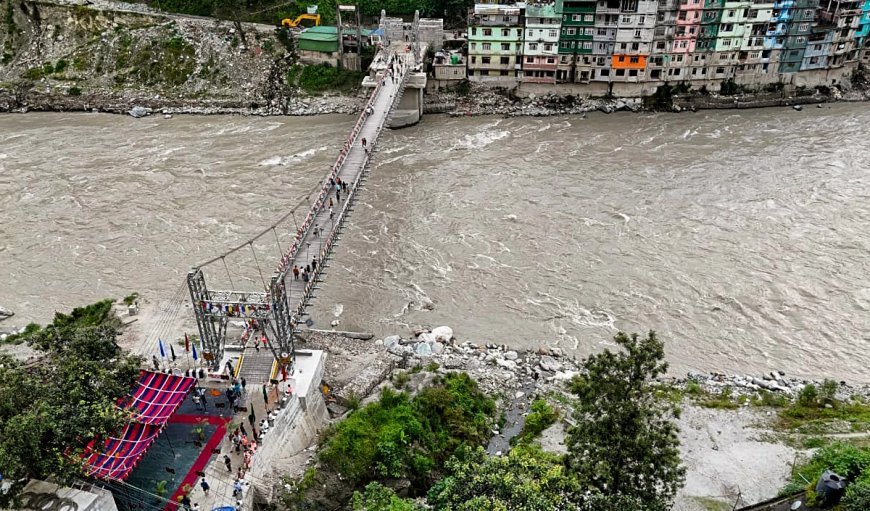 पश्चिमी चीन में बाढ़ से दर्जनों घर और सड़कें क्षतिग्रस्त