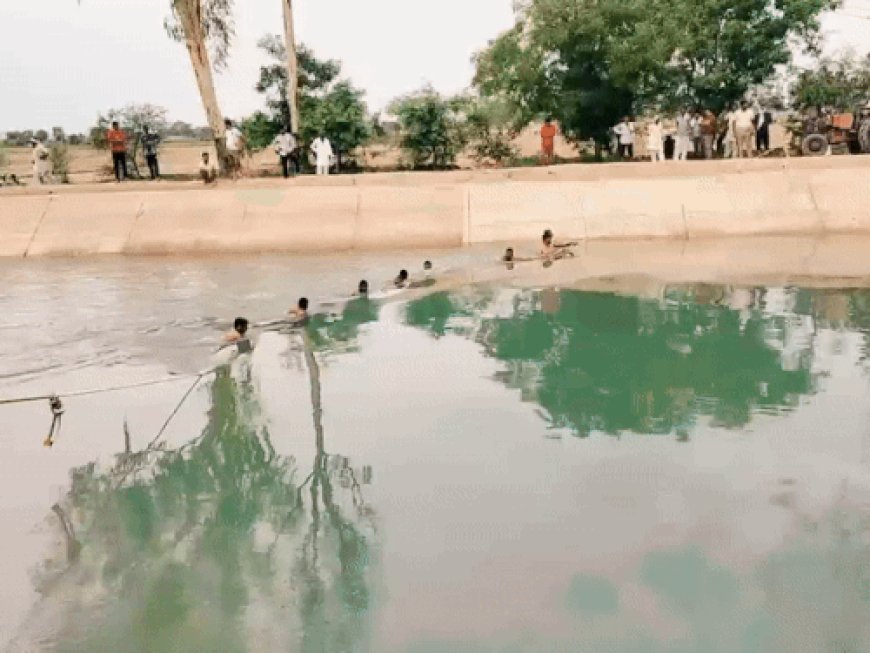 जींद में बाइक समेत नहर में गिरे दो युवक:एक निकाला-दूसरे की तलाश, नहरी की पटरी पर बाइक के आगे ईंट पर टायर फिसला