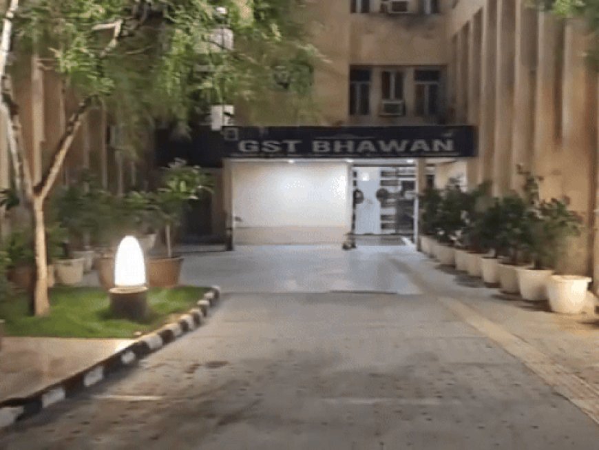 फरीदाबाद GST ऑफिस पहुंची सीबीआई की टीम:करीब 11 घंटे तक चली जांच, कागजात जब्त कर साथ ले गई