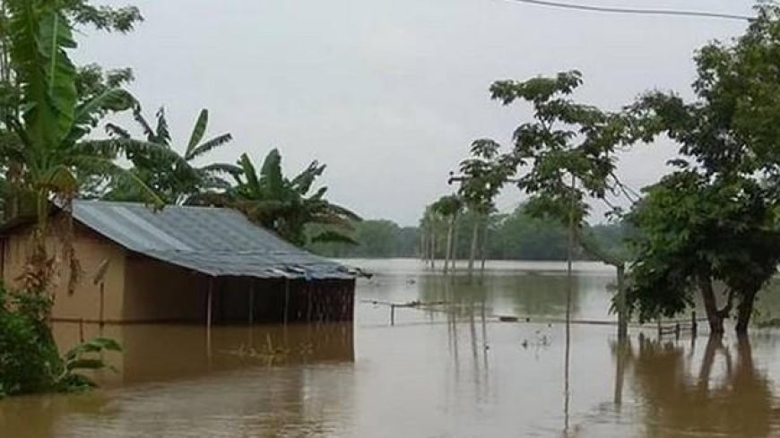 Weather Update : असम में बाढ़ की स्थिति गंभीर, 2 लाख से ज्यादा लोग प्रभावित, दिल्ली में और बढ़ेगी गर्मी