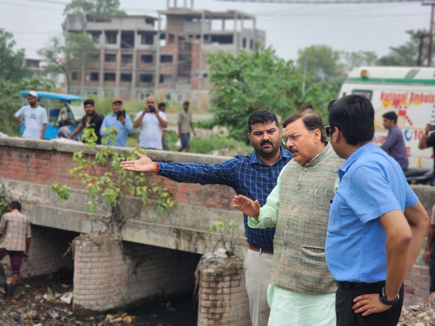 किच्छा: बरसात से पहले जलभराव की समस्या के स्थायी समाधान हेतु सफाई अभियान तेज, पूर्व विधायक ने किया स्थलीय निरीक्षण