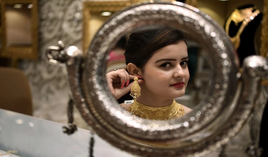 इजराइल-ईरान तनाव बढ़ने के बीच सोने की कीमतें दो महीने के उच्चतम स्तर पर पहुंची