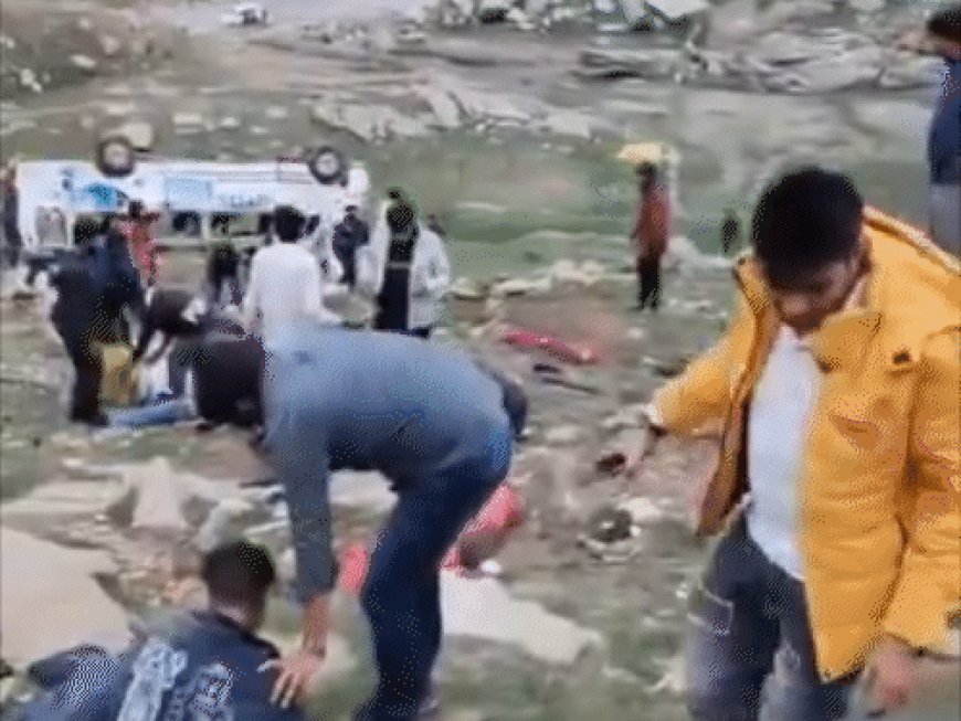 हिमाचल में हरियाणा के टूरिस्टों का ट्रेवलर पलटा:2 की मौत, 24 लोग सवार थे, सोनीपत नंबर की गाड़ी, लाहौल-स्पीति गए थे