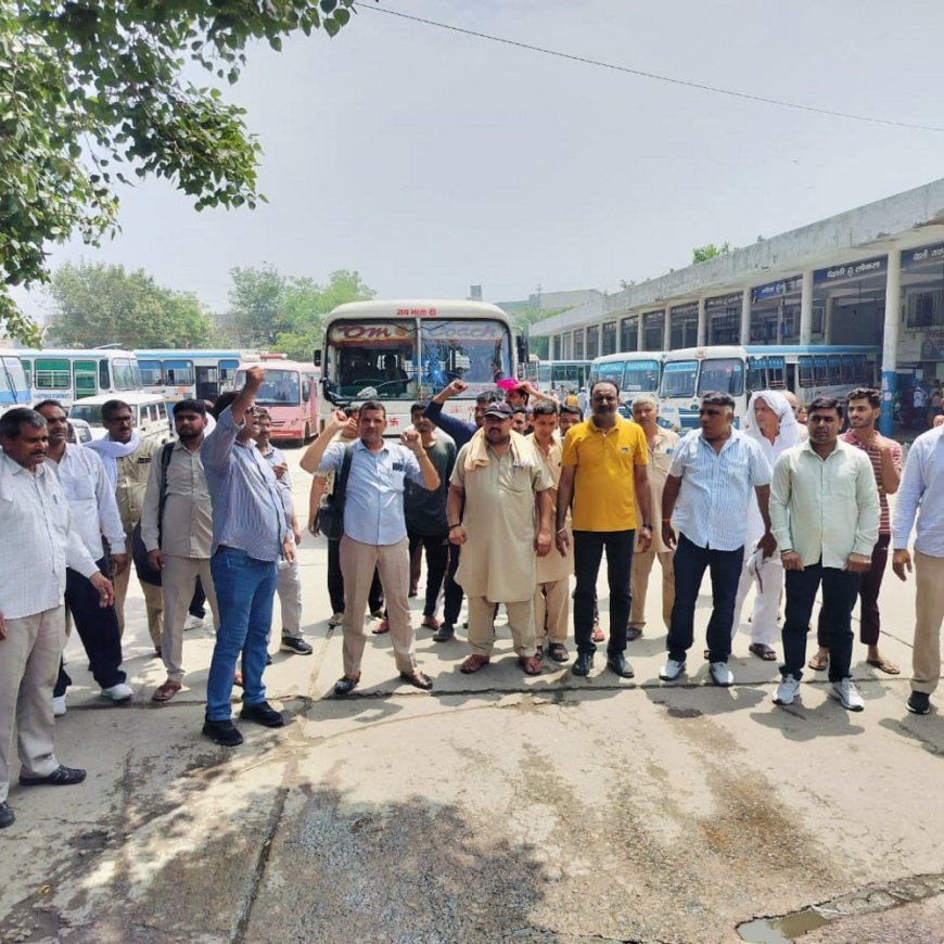 सोनीपत रोडवेज डिपो में दो घंटे का विरोध:फतेहाबाद बस हमले को लेकर विरोध तेज; गिरफ्तारी नहीं होने पर आंदोलन की दी चेतावनी