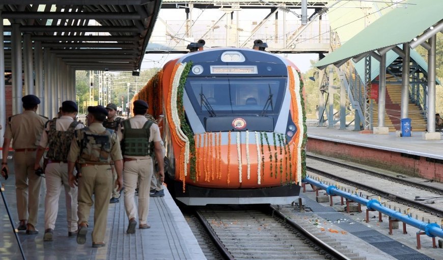 Vande Bharat: पाटलीपुत्र और गोरखपुर के बीच दौड़ेगी वंदे भारत, जानें रूट-किराया की जानकारी