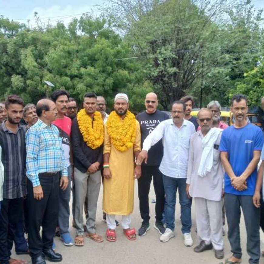 पोरबंदर से पहलगांव तक पैदल यात्रा पर निकले 2 युवक:2000 किमी का सफर कर देंगे आतंकवाद के खिलाफ संदेश, सिरोही पहुंचने पर स्वागत
