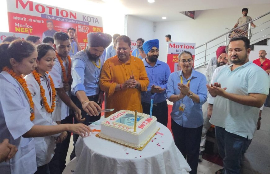 महापौर ने नीट परीक्षा में सफलता प्राप्त करने वाले विद्यार्थियों को किया सम्मानित