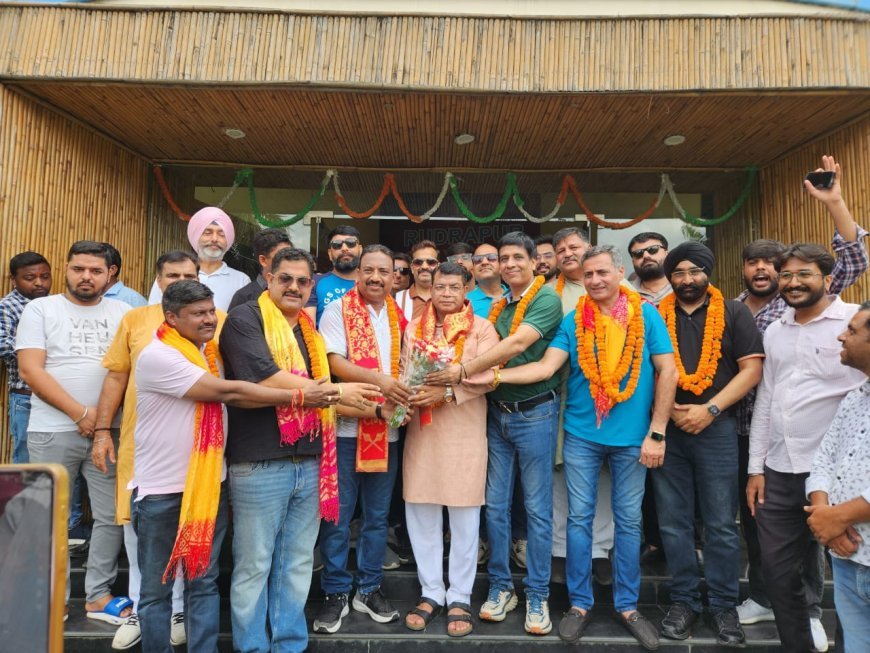 सिटी क्लब की नई कार्यकारिणी हुई निर्विरोध घोषित! विधायक शिव अरोरा ने उपाध्यक्ष पंकज बांगा, सचिव राजेश घीक बल्लू, उपसचिव नरेंद्र बंसल, कोषाध्यक्ष मनीष गगनेजा को दी शुभकामनायें*