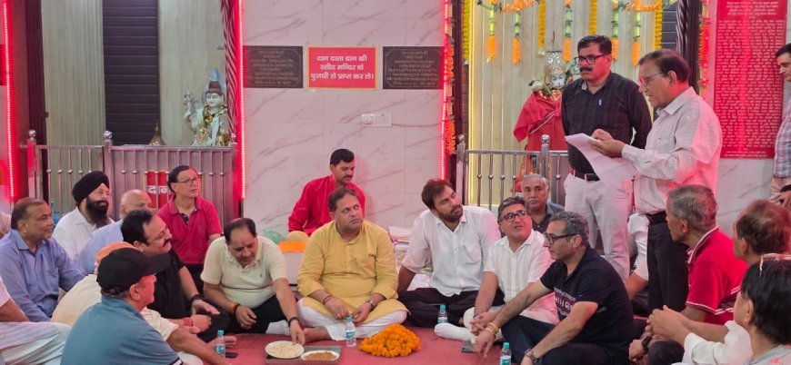 मेयर ने मॉडल कॉलोनी के लोगों से किया संवाद, दुर्गंध की समस्या के निदान पर की चर्चा